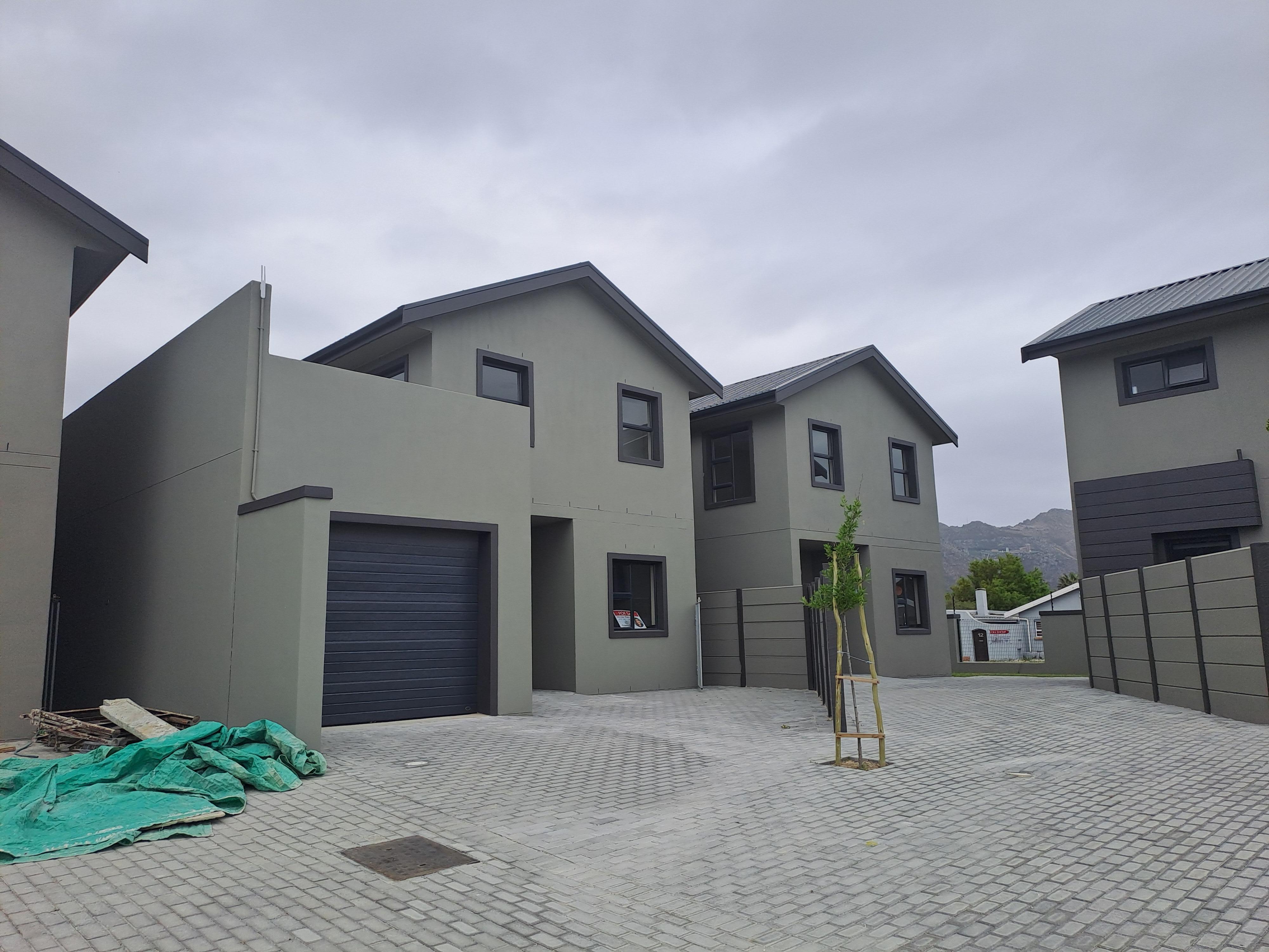 3 Bedroom Property for Sale in Sea Breeze Western Cape